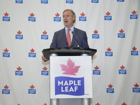 Le chef de la direction des Aliments Maple Leaf Inc., Michael McCain, au Centre canadien de validation des produits à London, en Ontario.  en 2018.