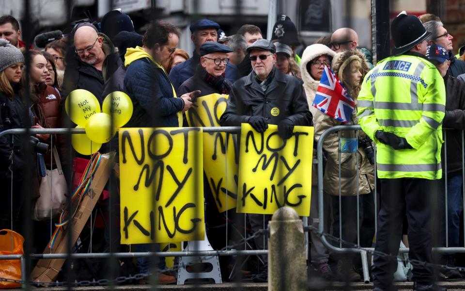 Des manifestants anti-monarchie à Colchester – Henry Nicholls/Reuters