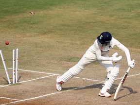 KS Bharat de l'Inde est joué par Nathan Lyon de l'Australie lors de la deuxième journée du troisième match test de la série entre l'Inde et l'Australie au Holkare Cricket Stadium le 02 mars 2023 à Indore, en Inde.
