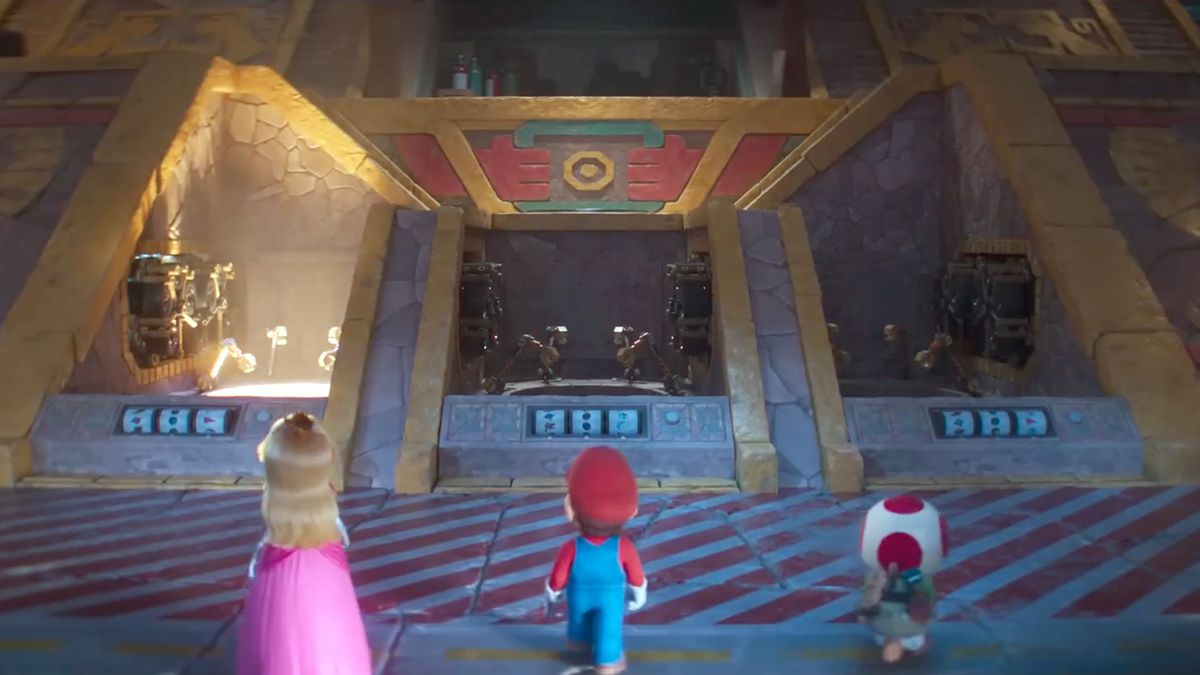 Peach, Mario et Toad s'approchent d'une baie de garage dans le film Super Mario Bros, où ils sont sur le point de choisir leurs karts pour une course