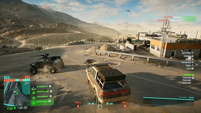 State of the Game Battlefield 2042 - conduire un 4x4 sur une route devant une voiture blindée