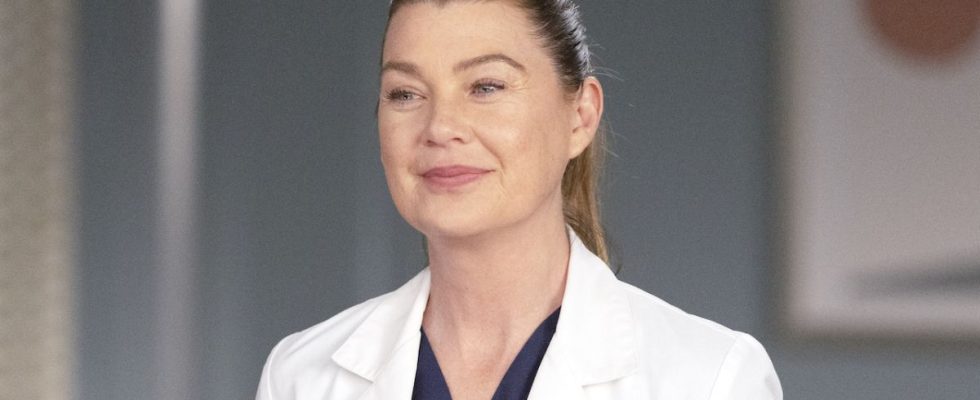 Meredith Grey smiles on Grey