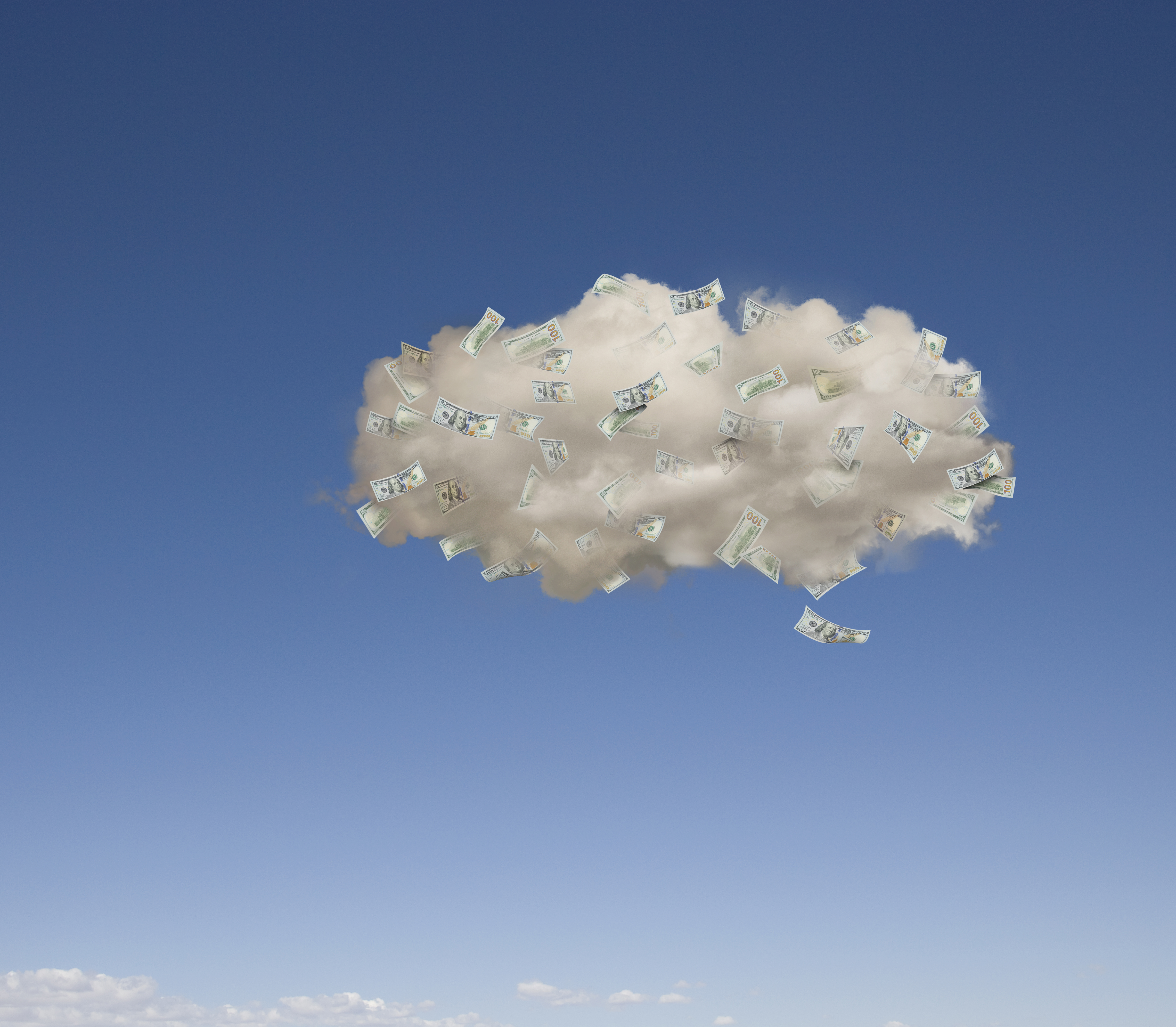 Image d'argent flottant dans un nuage contre un ciel bleu.