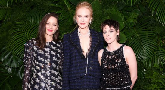 Kristen Stewart et Nicole Kidman s'embrassent, Jonathan Majors parle de l'élargissement de l'univers "Creed": à l'intérieur de la soirée pré-Oscar de Chanel Les plus populaires doivent être lus Inscrivez-vous aux newsletters Variété Plus de nos marques