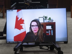 Katie Telford est vue à la télévision avant de comparaître comme témoin devant le comité de la défense de la Chambre des communes à Ottawa, le vendredi 7 mai 2021.
