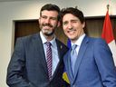 Le maire d'Edmonton, Don Iveson, rencontre le premier ministre Justin Trudeau en 2019. Le mandat d'Iveson en tant que maire « a coïncidé avec le gouvernement fédéral actuel et j'ai donc été associé à ce gouvernement », dit-il.