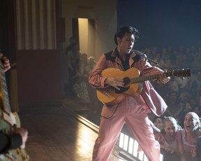 Austin Butler dans le rôle d'Elvis Presley.