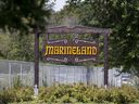 Un panneau indiquant Marineland est affiché à Niagara Falls, en Ontario, le lundi 14 août 2017. LA PRESSE CANADIENNE/Tara Walton