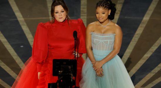 HOLLYWOOD, CALIFORNIA - MARCH 12: (L-R) Melissa McCarthy and Halle Bailey speak onstage during the 95th Annual Academy Awards at Dolby Theatre on March 12, 2023 in Hollywood, California. (Photo by Kevin Winter/Getty Images)