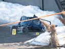 Une poussette repose sur le côté le mardi 14 mars 2023 sur les lieux de l'incident mortel à Amqui, au Québec.  Deux personnes ont été tuées et neuf autres ont été blessées lundi après-midi lorsqu'une camionnette a percuté des piétons qui marchaient le long d'une route dans l'est de la ville de Québec.