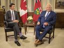 Le premier ministre Justin Trudeau rencontre le premier ministre de l'Ontario, Doug Ford, à l'Assemblée législative de Queen's Park à Toronto, le mardi 30 août 2022.