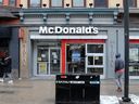 Que les titulaires du bail du McDonald's au 99, rue Rideau ont annoncé plus tôt cette année qu'après près de 40 ans à cet endroit, le restaurant ne renouvellerait pas ce bail expirant.