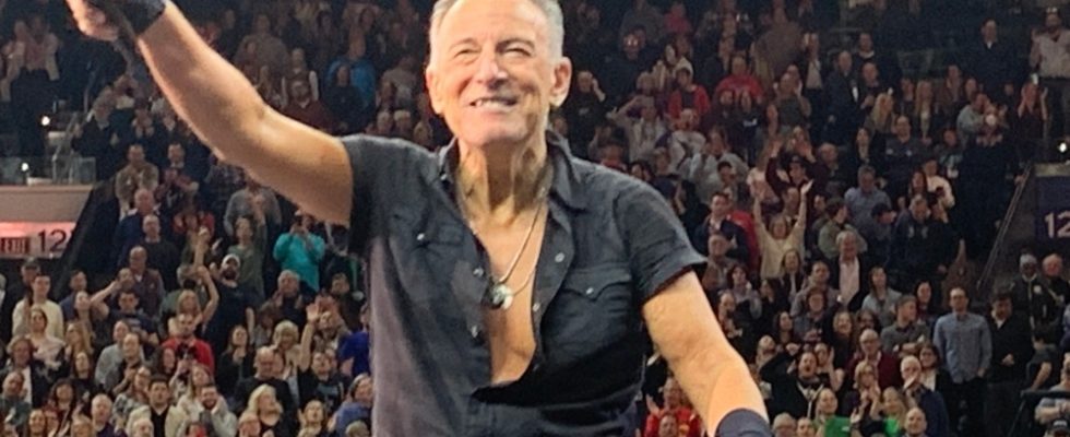 Bruce Springsteen reprend sa tournée avec un concert entraînant à Philadelphie et aucune mention de « maladie » Les plus populaires doivent être lus