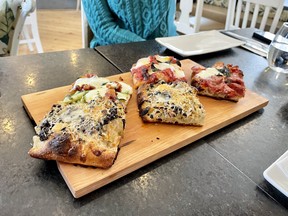 Une sélection de pizzas offerte chez Roberto Pizza Romano à Chelsea, au Québec.  (EDDIE CHAU/Toronto Sun)