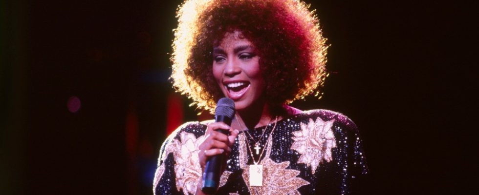 Les histoires derrière les chansons gospel inédites de Whitney Houston : "Elle a laissé la musique de guérison pour le monde"