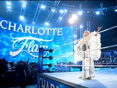 La championne de la WWE Charlotte Flair et l'adversaire de Mania Rhea Ripley partagent de nombreux parallèles de carrière