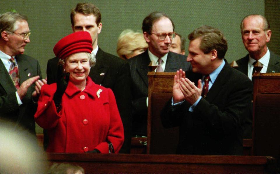 Feu la reine Elizabeth II au Parlement polonais à Varsovie en 1996 - AP/AP