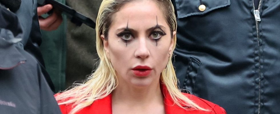 Lady Gaga incarne Harley Quinn dans les photos du tournage de Joker 2