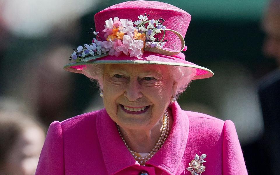 La défunte reine était connue pour son style et ses tenues accrocheuses – Justin Tallis/AFP via Getty Images