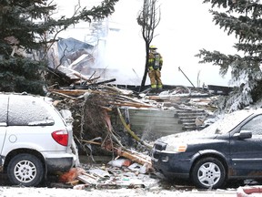 Un porte-parole de la police a déclaré que les enquêteurs sur les incendies criminels travaillaient avec le service d'incendie de Calgary pour déterminer si l'incendie était de nature criminelle.