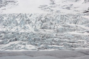 Le champ de glace Columbia est situé dans les Rocheuses canadiennes à cheval sur le Continental Divide.  IAN SHANTZ/SOLEIL DE TORONTO