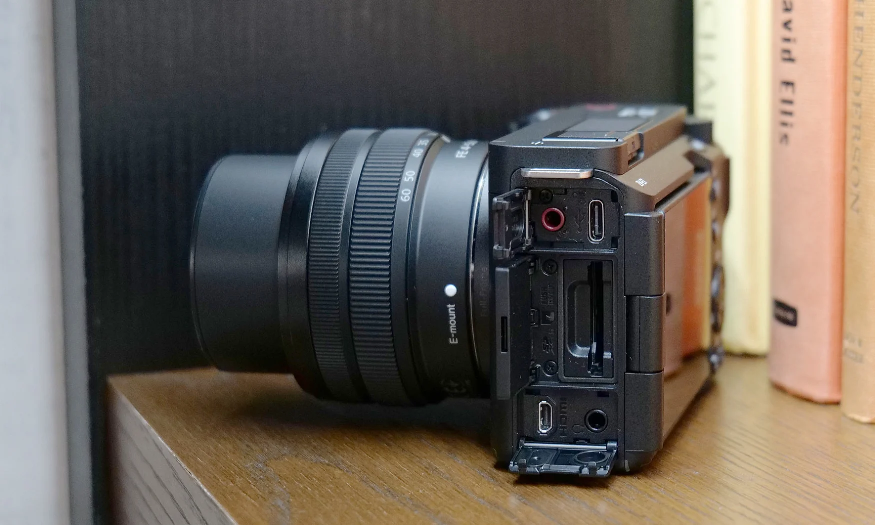 Le ZV-E1 plein format de 12 mégapixels de Sony est une bête de vlogging en basse lumière