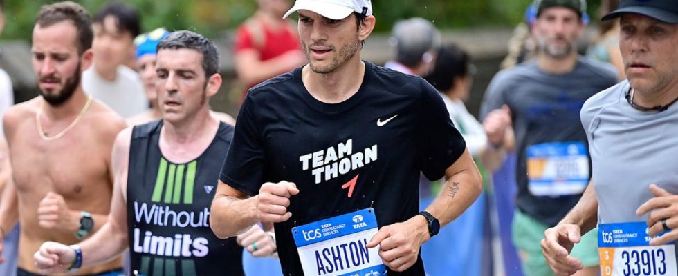 Ashton Kutcher running the 2022 NY Marathon with police escort.