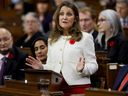 La ministre des Finances, Chrystia Freeland, livre l'énoncé économique de l'automne en novembre.  Ottawa devrait signaler une augmentation des recettes fiscales dans son budget 2023.