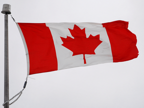 Drapeau canadien flottant au vent