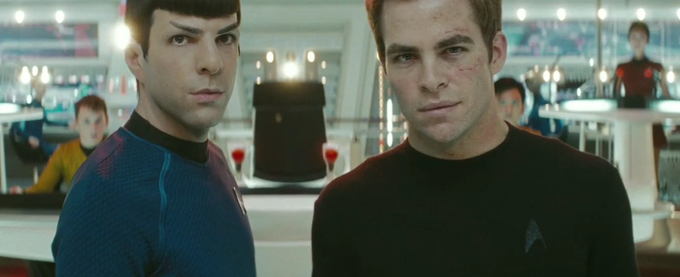 Chris Pine dit que la franchise cinématographique "Star Trek" "se sent comme maudite", l'appelle "frustrant" d'être tenu à l'écart de "Star Trek 4" le plus populaire doit être lu