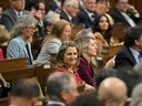 La ministre des Finances, Chrystia Freeland, attend une allocution du président américain Joe Biden au Parlement canadien à Ottawa.