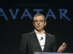 Robert Iger, président et chef de la direction de la Walt Disney Company, prend la parole lors d'une conférence de presse à Disney Imagineering à Glendale, en Californie, le 20 septembre 2011.
