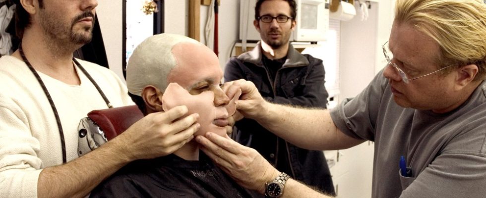 GoFundMe s'installe pour Greg Cannom, maquilleur primé aux Oscars derrière "Dracula" et "The Lost Boys", après des revers majeurs en matière de santé