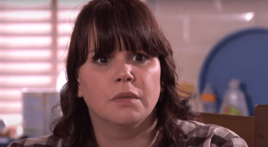 Hollyoaks révèle l'histoire de la sortie de Nancy Osborne alors qu'elle prend une décision qui changera sa vie