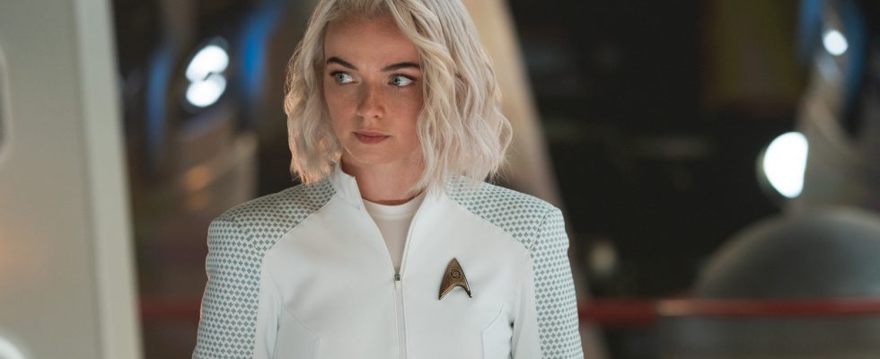 Jess Bush de Strange New Worlds dit que la relation entre Chapel et Spock s'approfondit dans la saison 2 [Exclusive Interview]