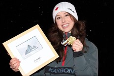 La sauteuse à ski Alexandria Loutitt vole haut après avoir remporté la médaille d'or aux championnats du monde