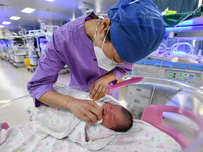Un nouveau-né dans un hôpital en Chine.