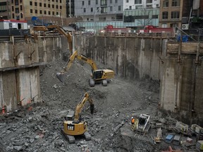 La construction est présentée sur le site d'un nouveau projet de condominiums au centre-ville de Toronto, le mardi 24 janvier 2023.