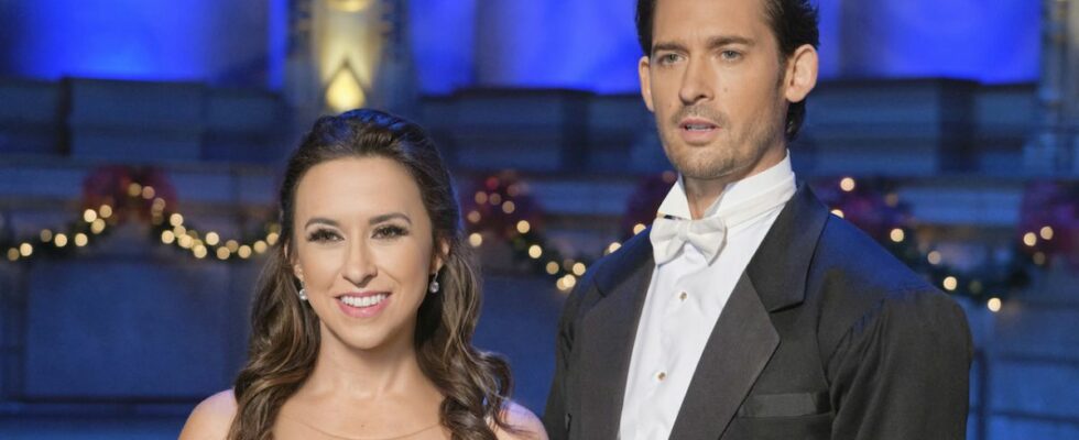 lacey chabert and will kemp in christmas waltz