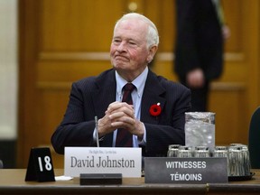 L'ancien gouverneur général David Johnston comparaît devant un comité de la Chambre des communes examinant sa nomination au poste de commissaire aux débats électoraux sur la Colline du Parlement à Ottawa, le 6 novembre 2018.