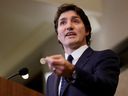 Le premier ministre Justin Trudeau participe à une conférence de presse sur la colline du Parlement à Ottawa.