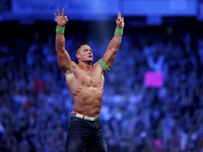 FICHIER - John Cena célèbre sa victoire lors de Wrestlemania XXX à la Nouvelle-Orléans le 6 avril 2014. Cena a été révélé comme la star de la couverture du jeu vidéo WWE 2K23 de cette année.  Le jeu de catch sort le mardi 14 mars 2023.