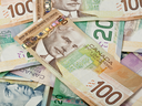 Au Canada, les dépôts bancaires sont garantis par la Société d'assurance-dépôts du Canada jusqu'à un certain montant.