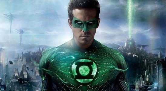 Ryan Reynolds on Green Lantern poster