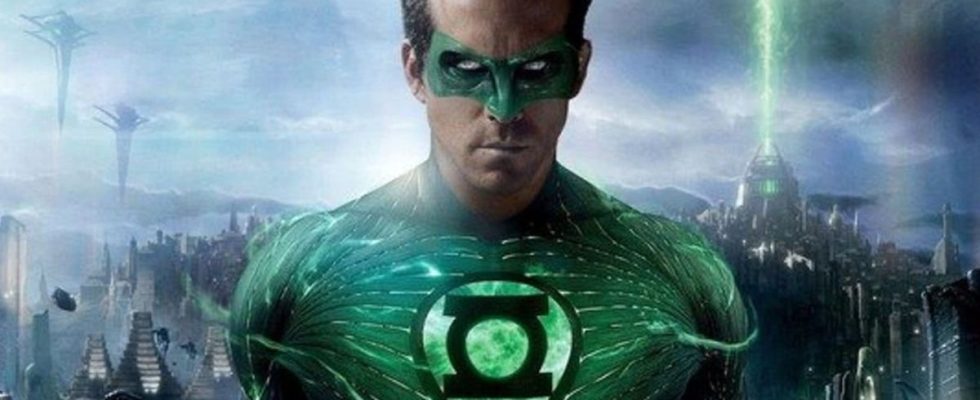 Ryan Reynolds on Green Lantern poster