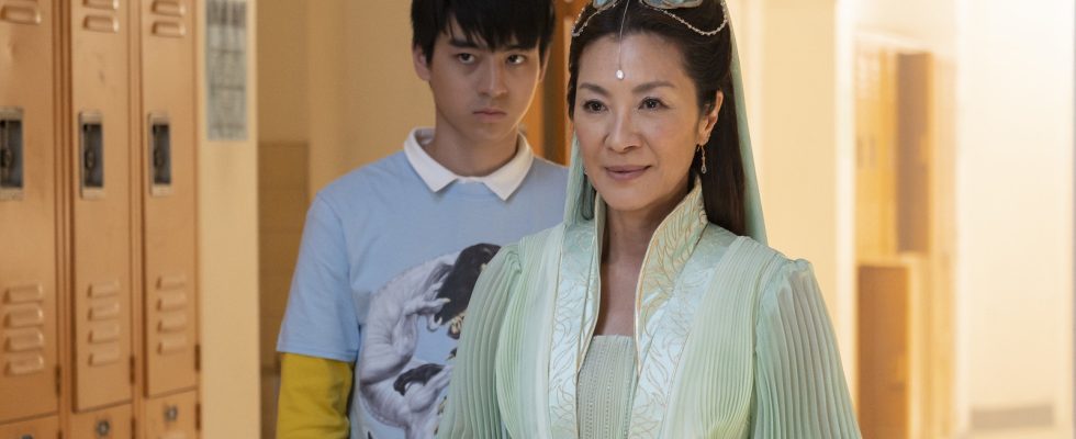Showrunner chinois d'origine américaine sur le casting de Ke Huy Quan, Michelle Yeoh et plus [Exclusive Interview]