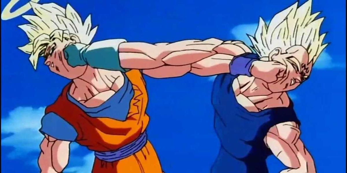 (LR) Un homme d'anime aux cheveux blonds (Goku) dans une tenue bleue et orange frappe un homme d'anime aux cheveux blonds (Vegeta) au visage tout en recevant un coup de poing au visage en même temps.