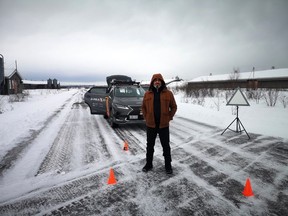Fahed Hassanat et son équipe de Sensor Cortek, basée à Ottawa, prennent le volant de voitures recouvertes de capteurs du pare-chocs au toit afin de résoudre l'un des plus grands obstacles à l'adoption des véhicules autonomes au Canada : la neige.  Hassanat est montré dans ce document non daté.