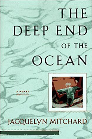 couverture de The Deep End of the Ocean de Jacquelyn Mitchard ;  illustration d'un petit enfant au-dessus de l'eau ondulante