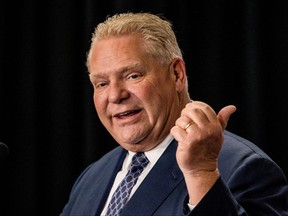 Le premier ministre de l'Ontario, Doug Ford, prend la parole lors d'une annonce à AstraZeneca à Mississauga, en Ontario, le 27 février 2023.